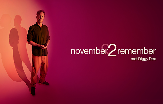 Studiofoto Diggy Dex met paarse achtergrond voor November 2 Remember